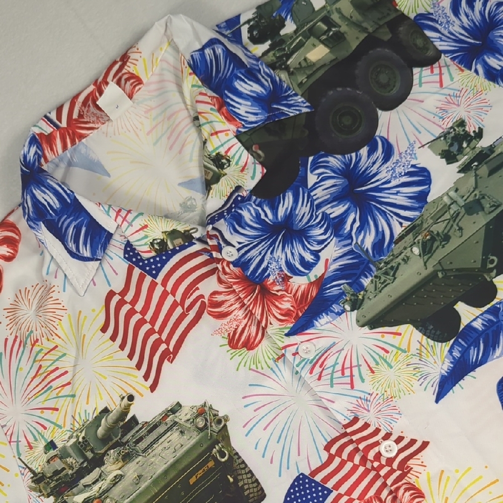 US Army Stryker Tank Flag Hawaiian Shirt Short Sleeve Mens XXL‎